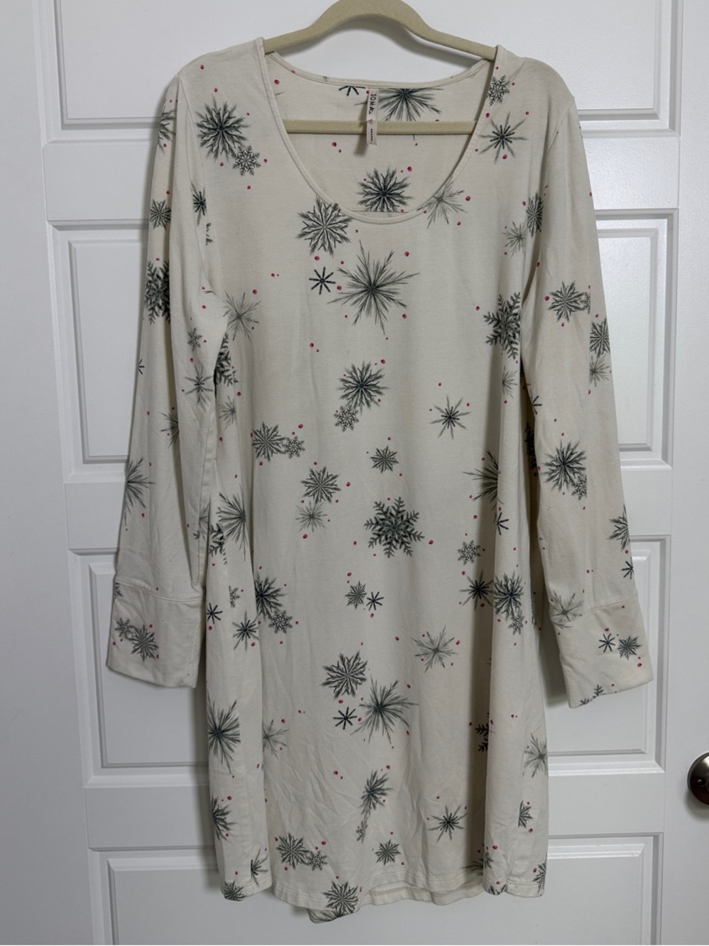 Soma Cream Long-Sleeve Snowflake Print Nightgown in Size Large